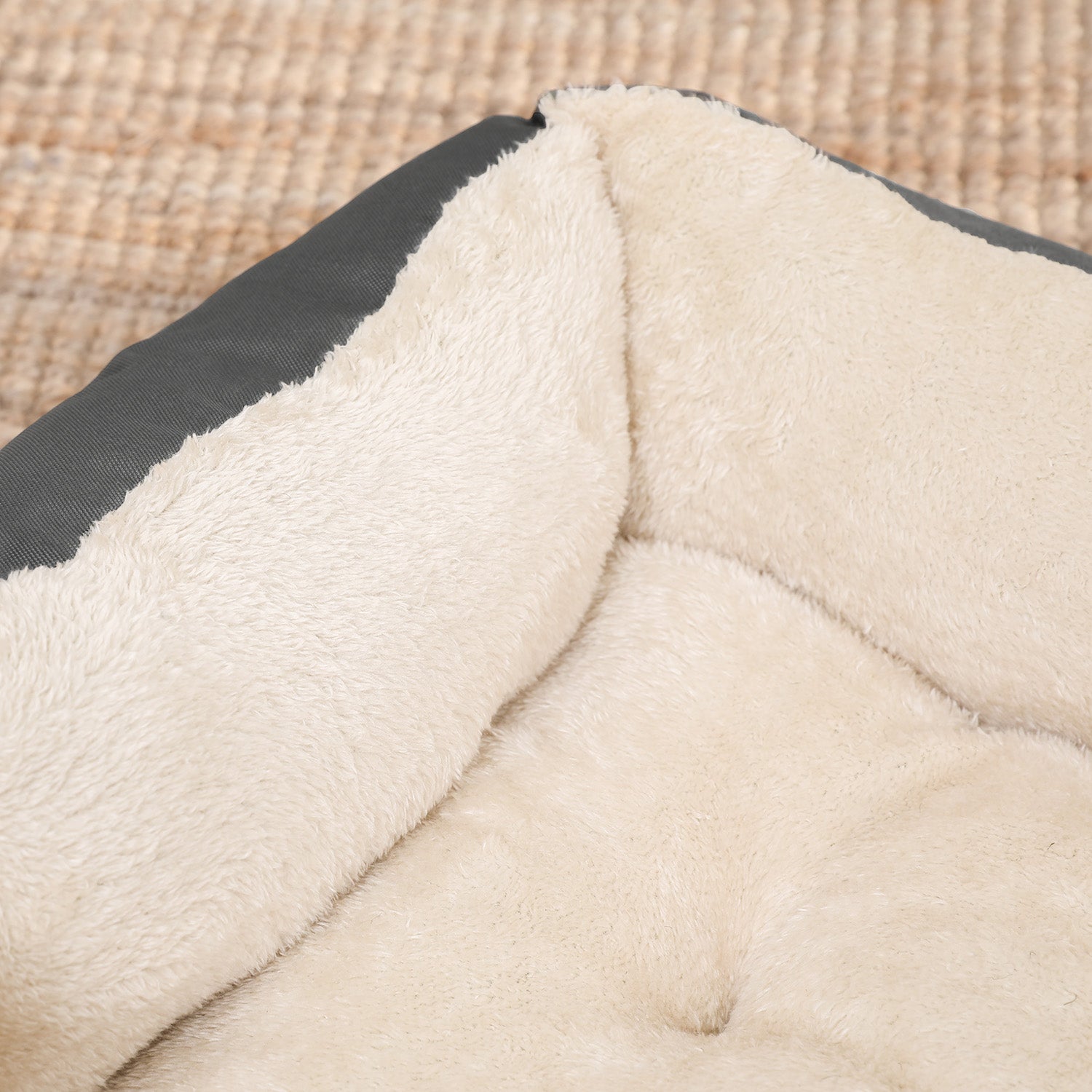 Hondenbed Met Wendekussen En Tochtwerende Rand - Diervriendelijke Materialen - Compact